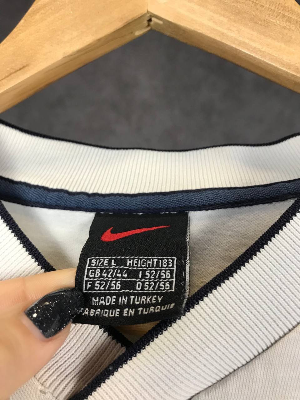 Vintage Nike swoosh streetwear vintage center logo tee Size US L / EU 52-54 / 3 - 3 Thumbnail