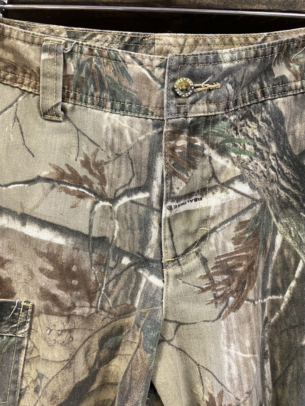 Vintage Vintage Realtree camo cargo Pants multi pockets bondage 33 Size US 33 - 4 Thumbnail