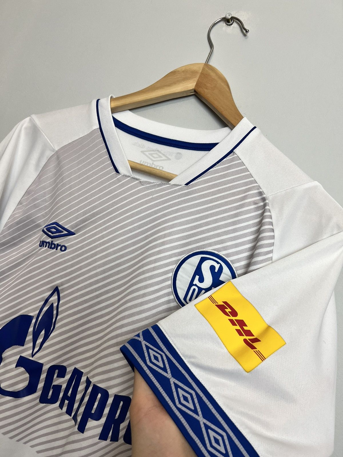 Umbro Rare Vintage 00s Schalke 04 Umbro y2k Football Soccer Jersey Size US L / EU 52-54 / 3 - 4 Thumbnail