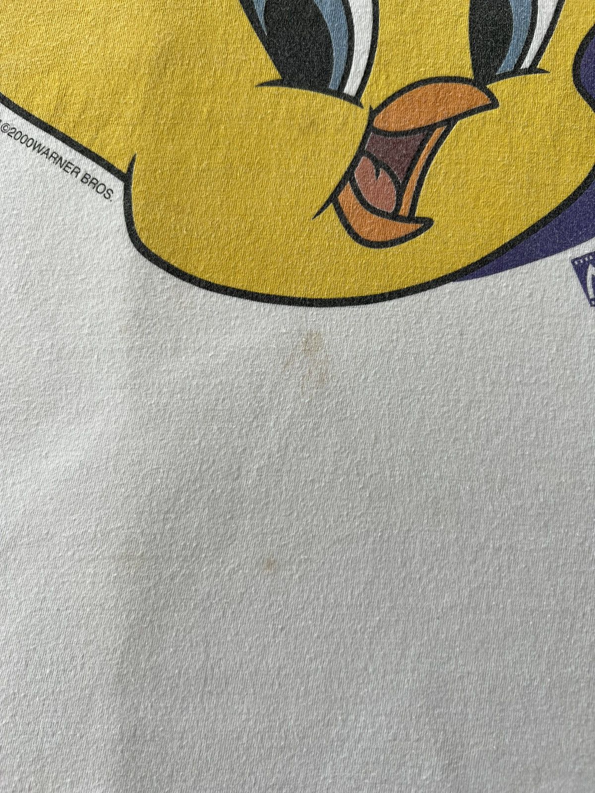 Vintage Vintage 2000 Tweety Looney Tunes White Tee Size US XL / EU 56 / 4 - 8 Thumbnail