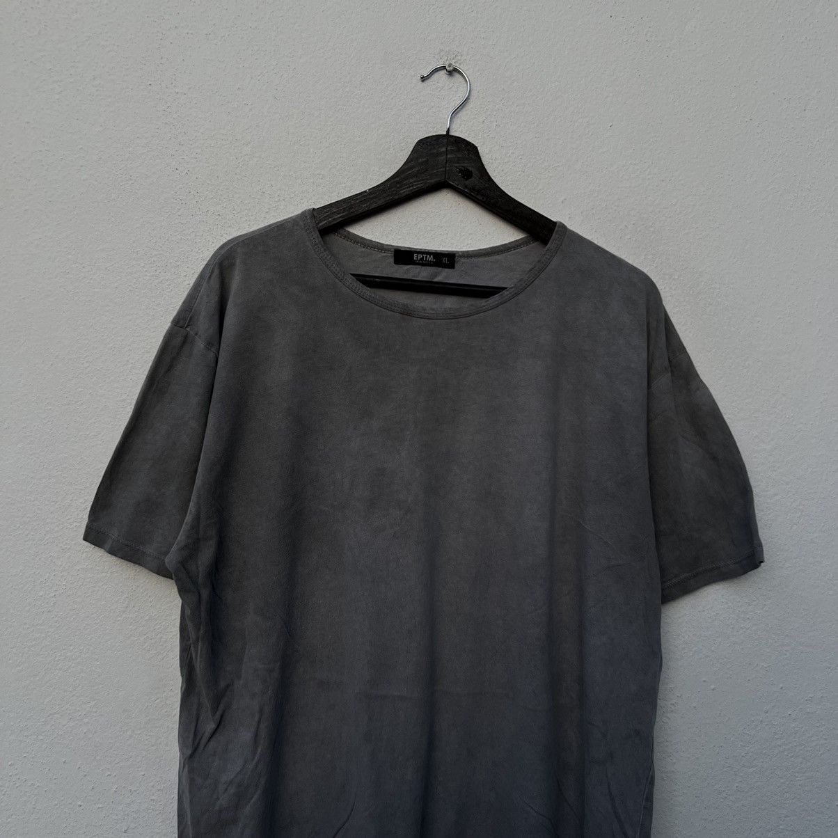Japanese Brand RARE ASYMMETRIC DESIGN CUTTING TEE EPTM MADE IN USA Size US XL / EU 56 / 4 - 3 Thumbnail