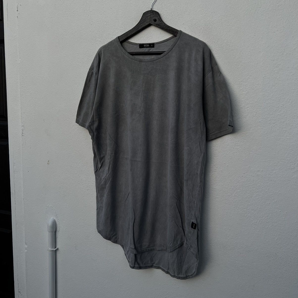 Japanese Brand RARE ASYMMETRIC DESIGN CUTTING TEE EPTM MADE IN USA Size US XL / EU 56 / 4 - 2 Thumbnail