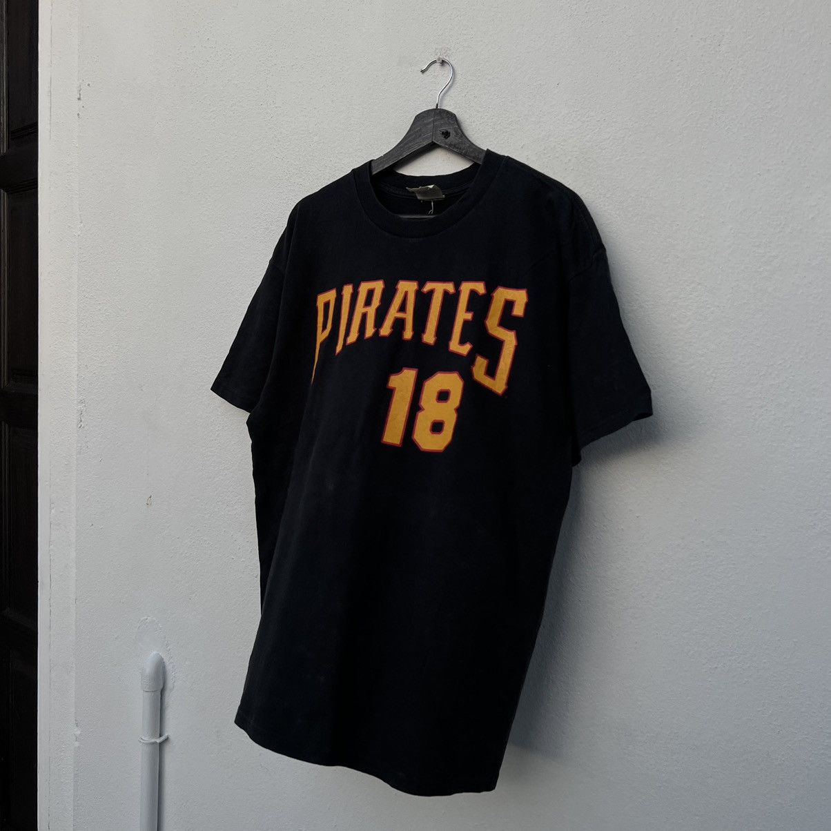Japanese Brand VINTAGE MLB TEE BIG LOGO PIRATES 18 MAJESTIC Size US XL / EU 56 / 4 - 2 Thumbnail