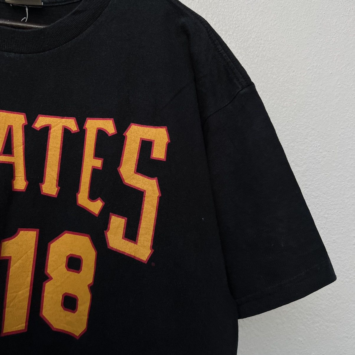 Japanese Brand VINTAGE MLB TEE BIG LOGO PIRATES 18 MAJESTIC Size US XL / EU 56 / 4 - 5 Thumbnail