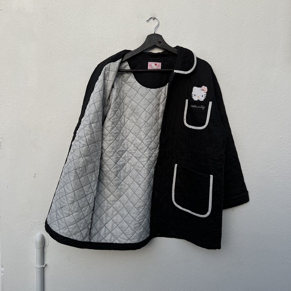 Cartoon Network RARE HELLO KITTY JACKET BIG LOGO RARE DESIGN Size US M / EU 48-50 / 2 - 8 Thumbnail