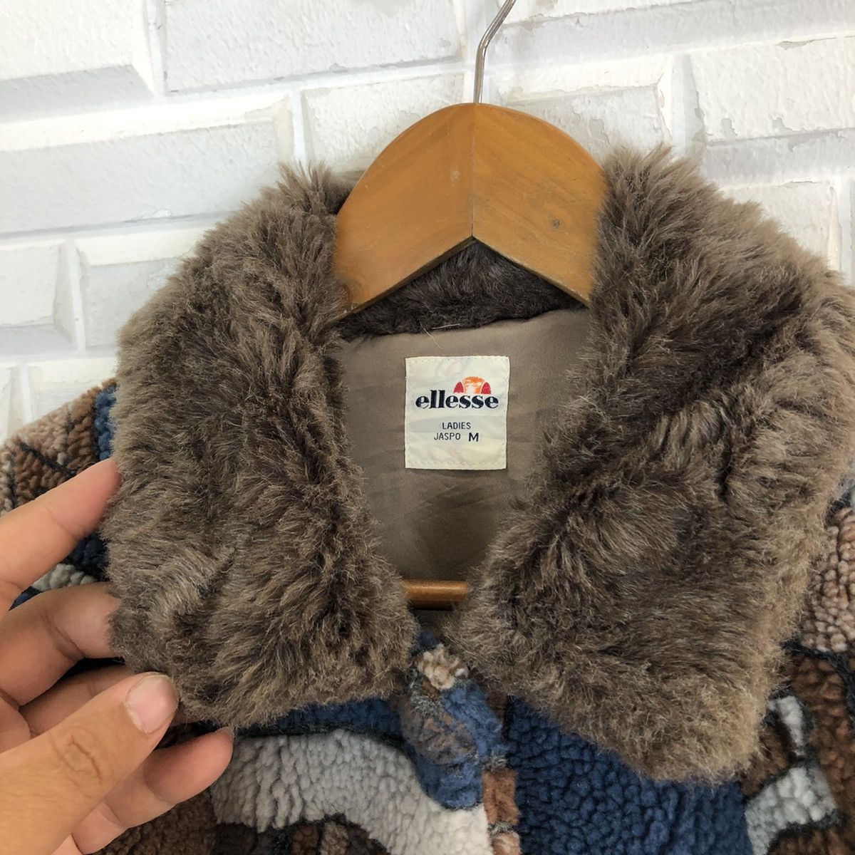 Japanese Brand VINTAGE ELLESSE MINK FUR COLLAR NAVAJO DESIGN JACKET Size US M / EU 48-50 / 2 - 6 Thumbnail