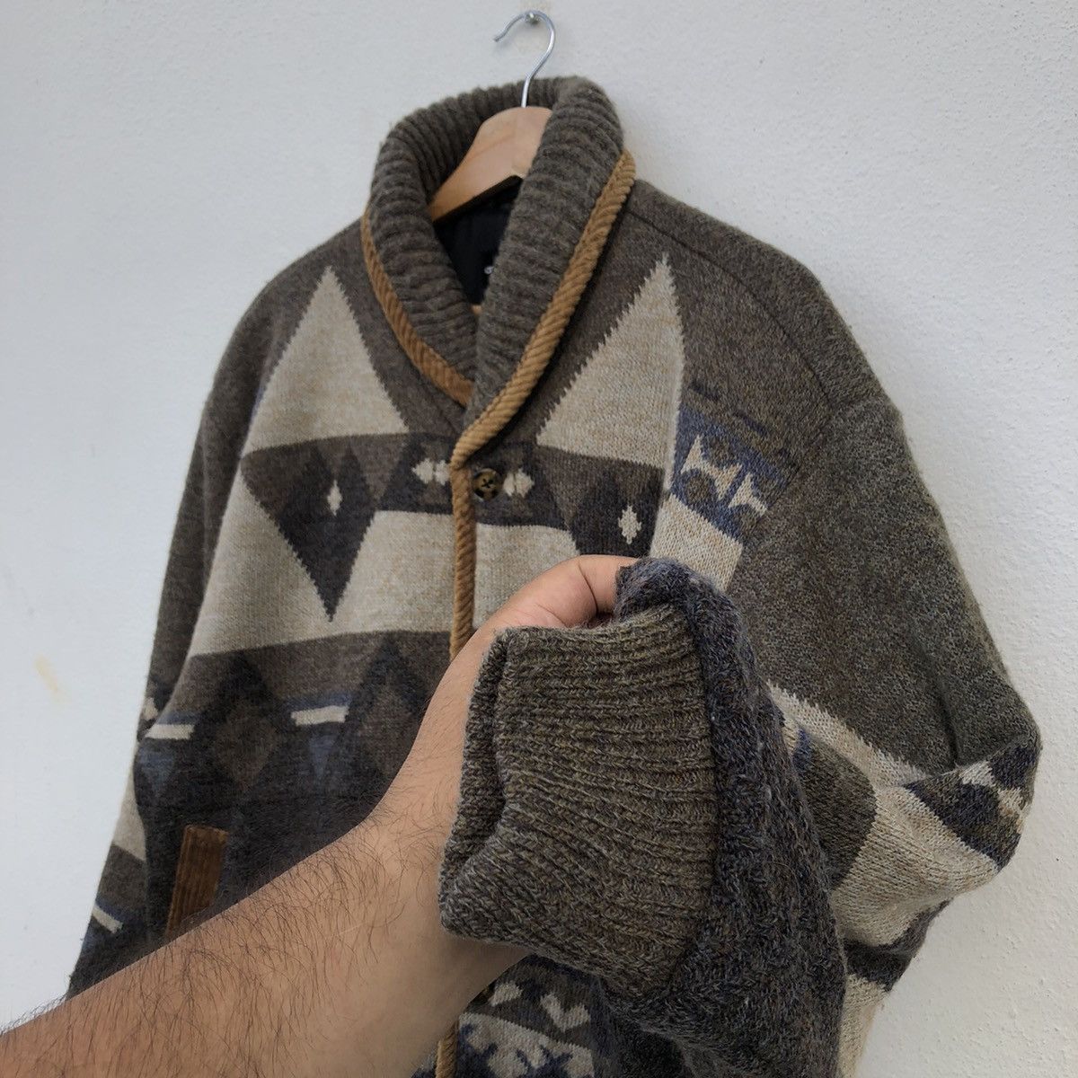 Japanese Brand VINTAGE ARNALDO BASSINI ITALIAN NAVAJO DESIGN Size US L / EU 52-54 / 3 - 7 Thumbnail