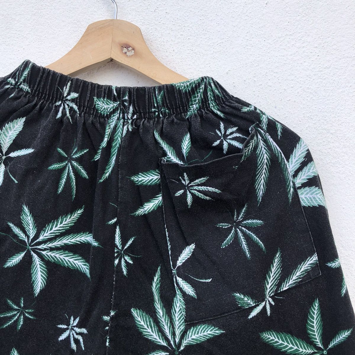 Japanese Brand VINTAGE MADE IN USA SHORT PANTS WEED FULL PRINT Size US 30 / EU 46 - 7 Thumbnail