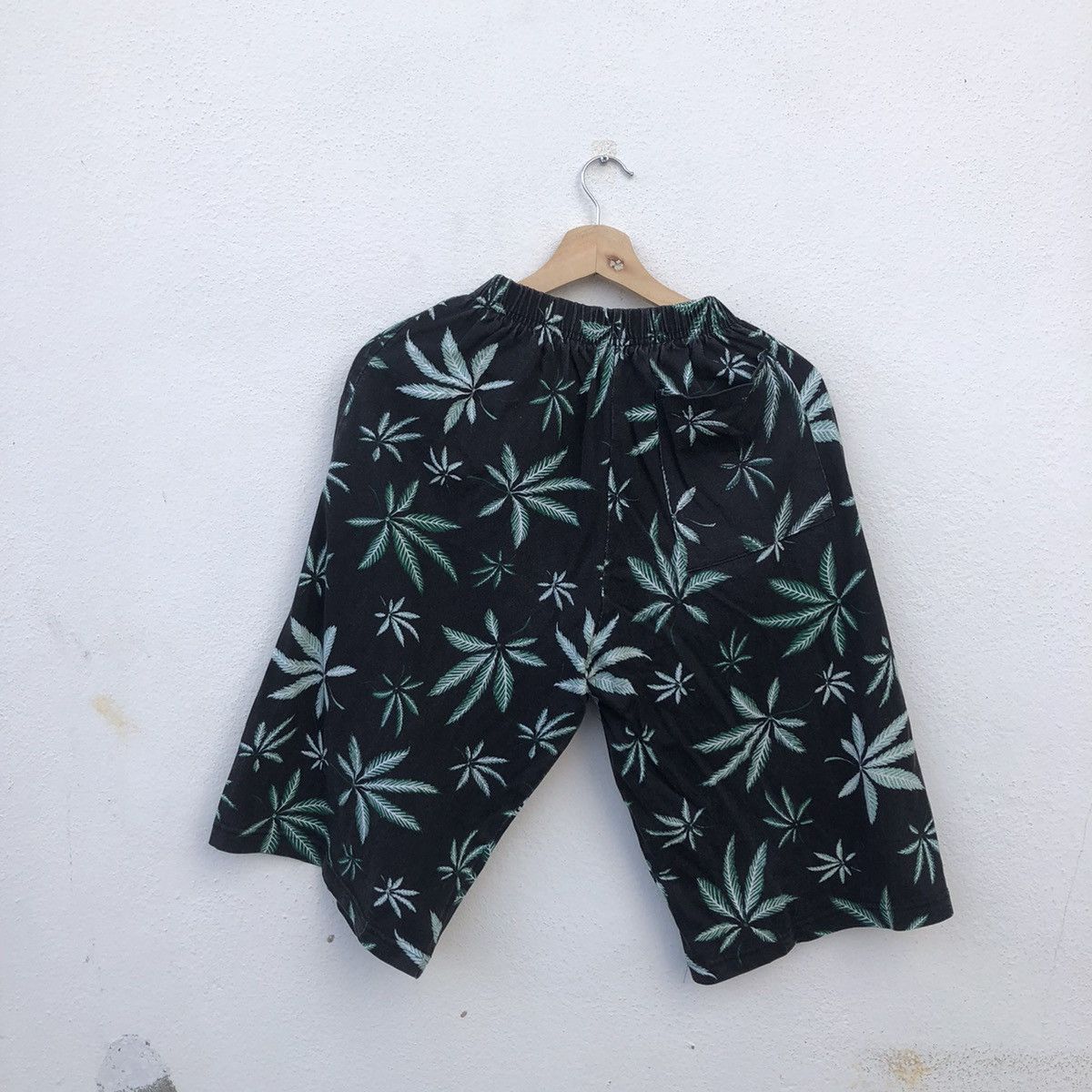 Japanese Brand VINTAGE MADE IN USA SHORT PANTS WEED FULL PRINT Size US 30 / EU 46 - 6 Thumbnail