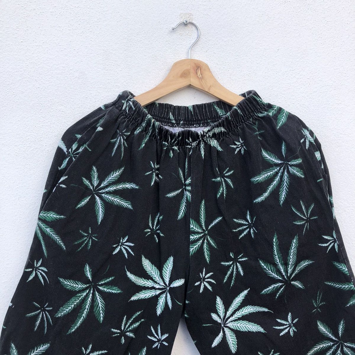 Japanese Brand VINTAGE MADE IN USA SHORT PANTS WEED FULL PRINT Size US 30 / EU 46 - 3 Thumbnail