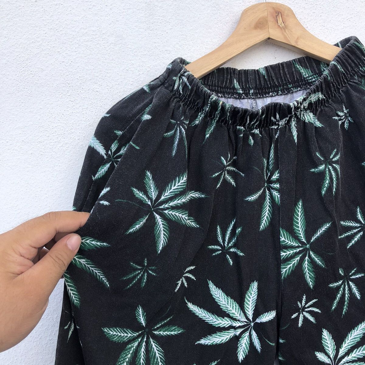 Japanese Brand VINTAGE MADE IN USA SHORT PANTS WEED FULL PRINT Size US 30 / EU 46 - 5 Thumbnail