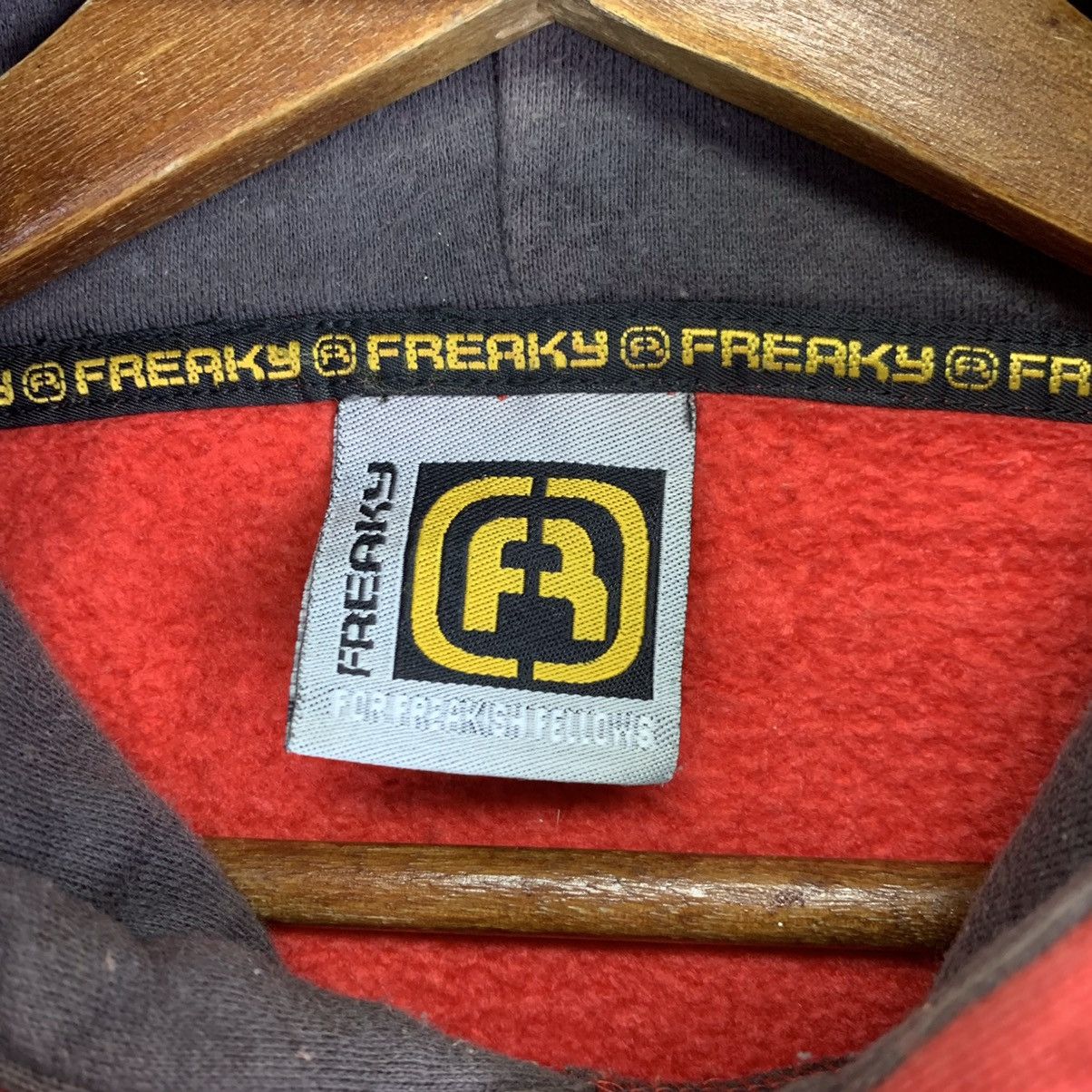 Japanese Brand Vintage Freaky Massive Spellout BigLogo Hoodie Sweatshirt Size US L / EU 52-54 / 3 - 7 Thumbnail