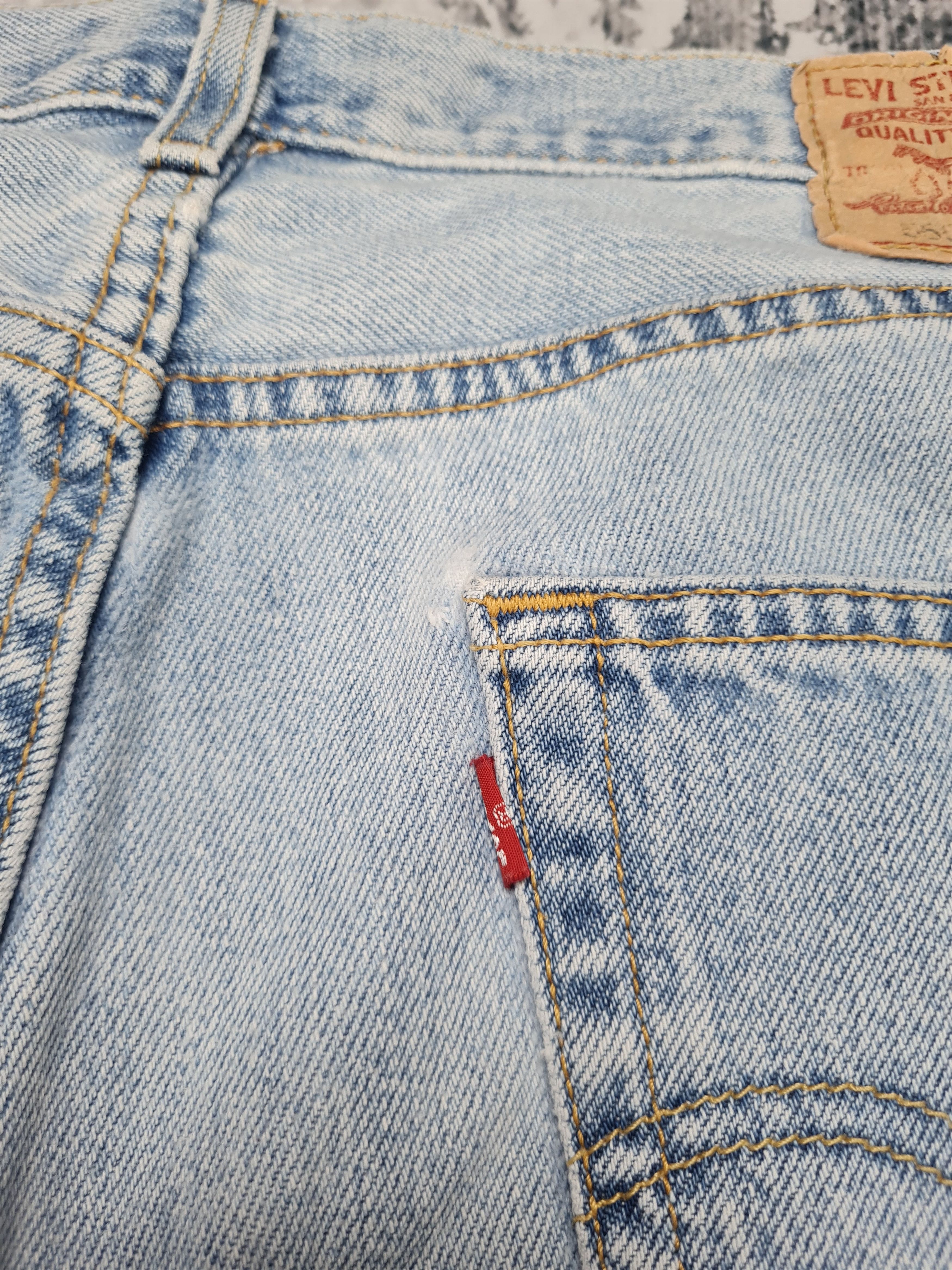 Levi's Vintage Clothing Vintage LEVIS 550 Light Wash Stain Size 34X31 Jeans L0215 Size US 34 / EU 50 - 8 Thumbnail