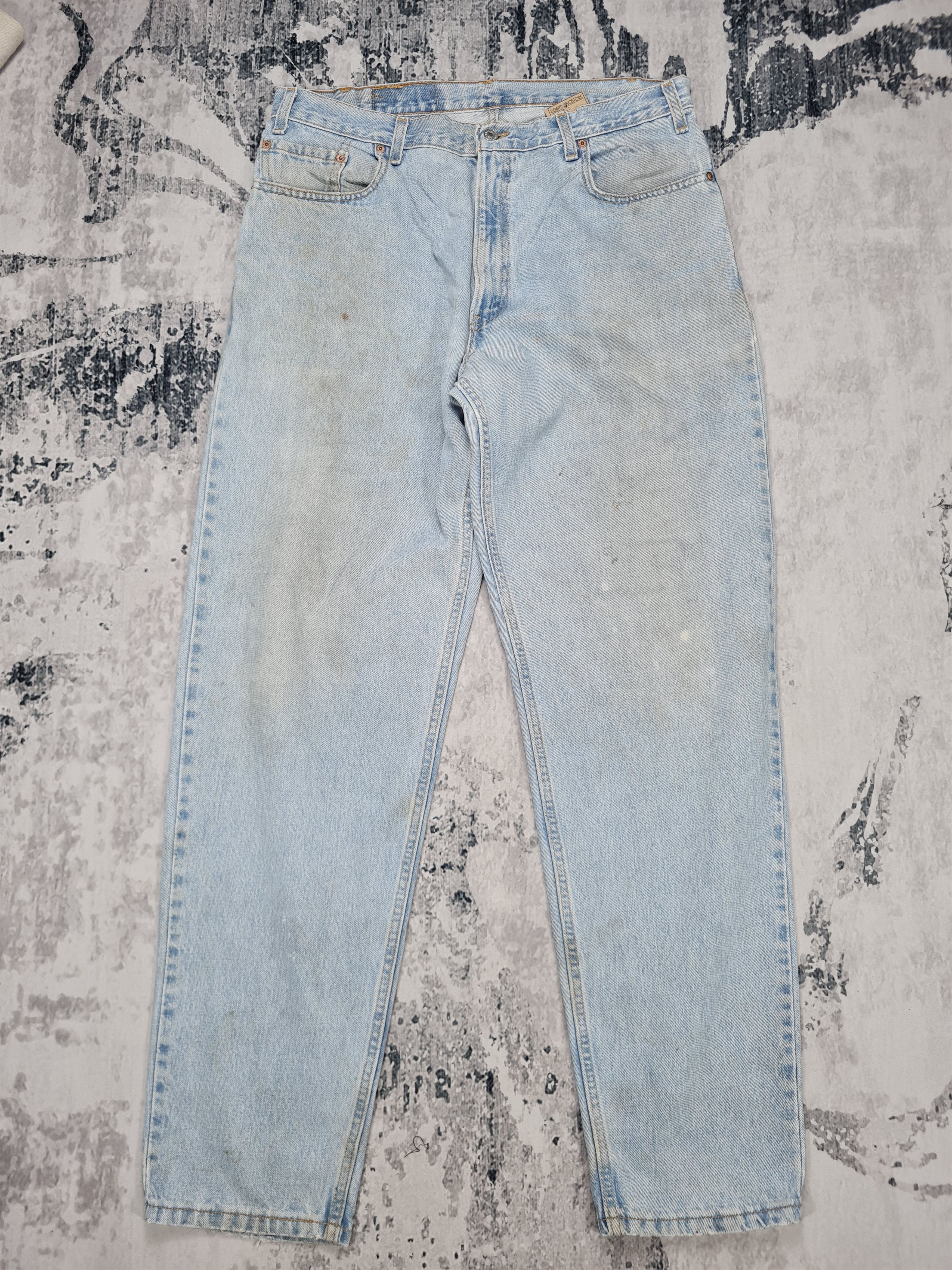 image of Distressed Denim x Levis Vintage Levis 560 Light Wash Rusty Size 38X34 Jeans L0232 in Light Blue