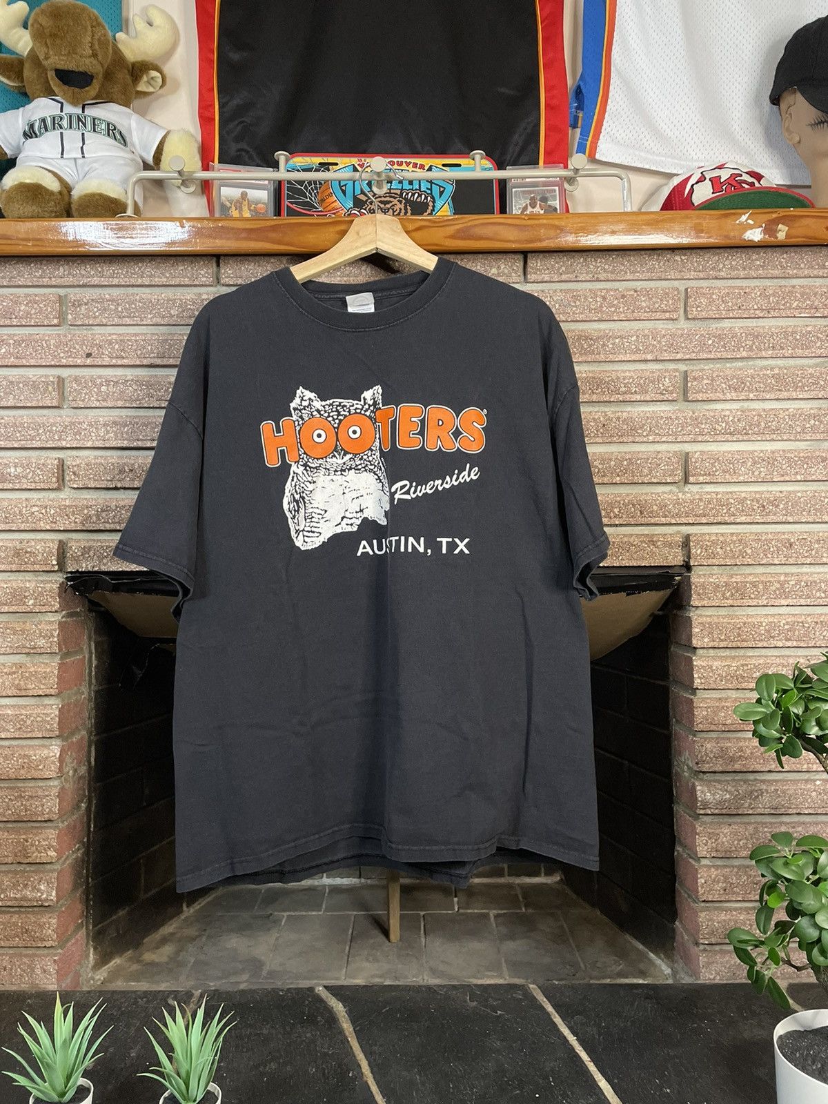 Vintage Y2K Hooters River Side Austin Texas Owl Tee Size XXL