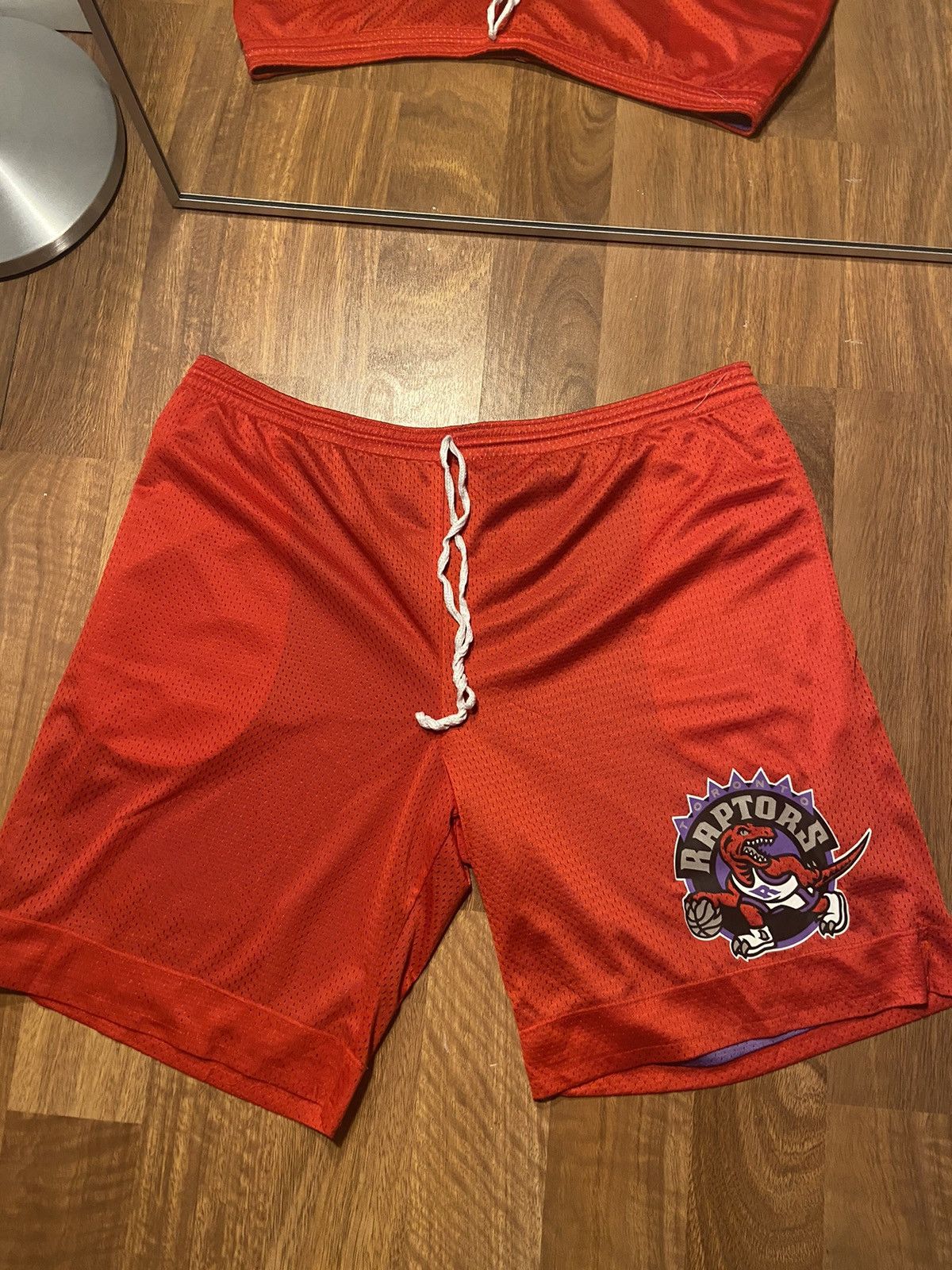 Mitchell & Ness Mitchell & Ness Toronto Raptors Reversible Basketball Shorts Size US 34 / EU 50 - 2 Thumbnail