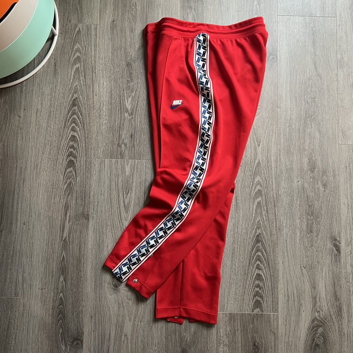 Nike Nike pleated trackpants swoosh Size US 32 / EU 48 - 2 Thumbnail