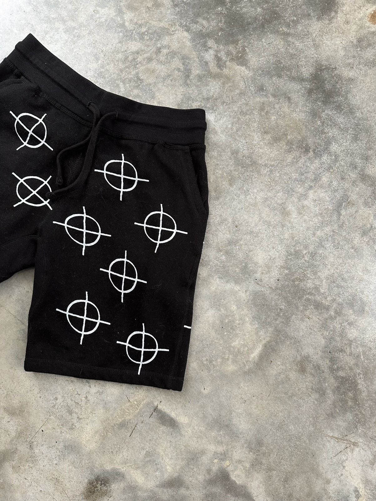 Superrradical Superrradical Black Target Crosshairs Logo Sweatshirts Size US 32 / EU 48 - 2 Thumbnail