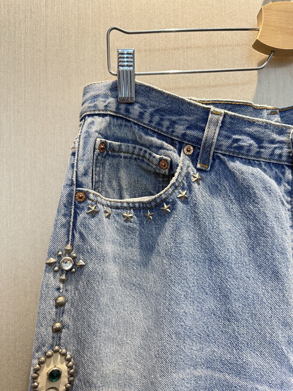 Hollywood Trading Company HTC IrregulaR HUMBLE Gemstone Studded Vintage Levi’s Jeans Size US 32 / EU 48 - 2 Thumbnail
