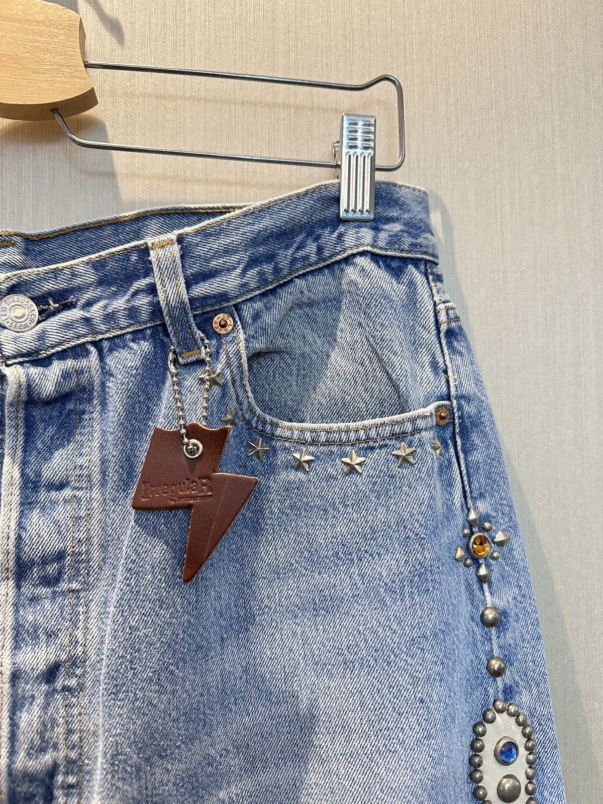 Hollywood Trading Company HTC IrregulaR HUMBLE Gemstone Studded Vintage Levi’s Jeans Size US 32 / EU 48 - 3 Thumbnail