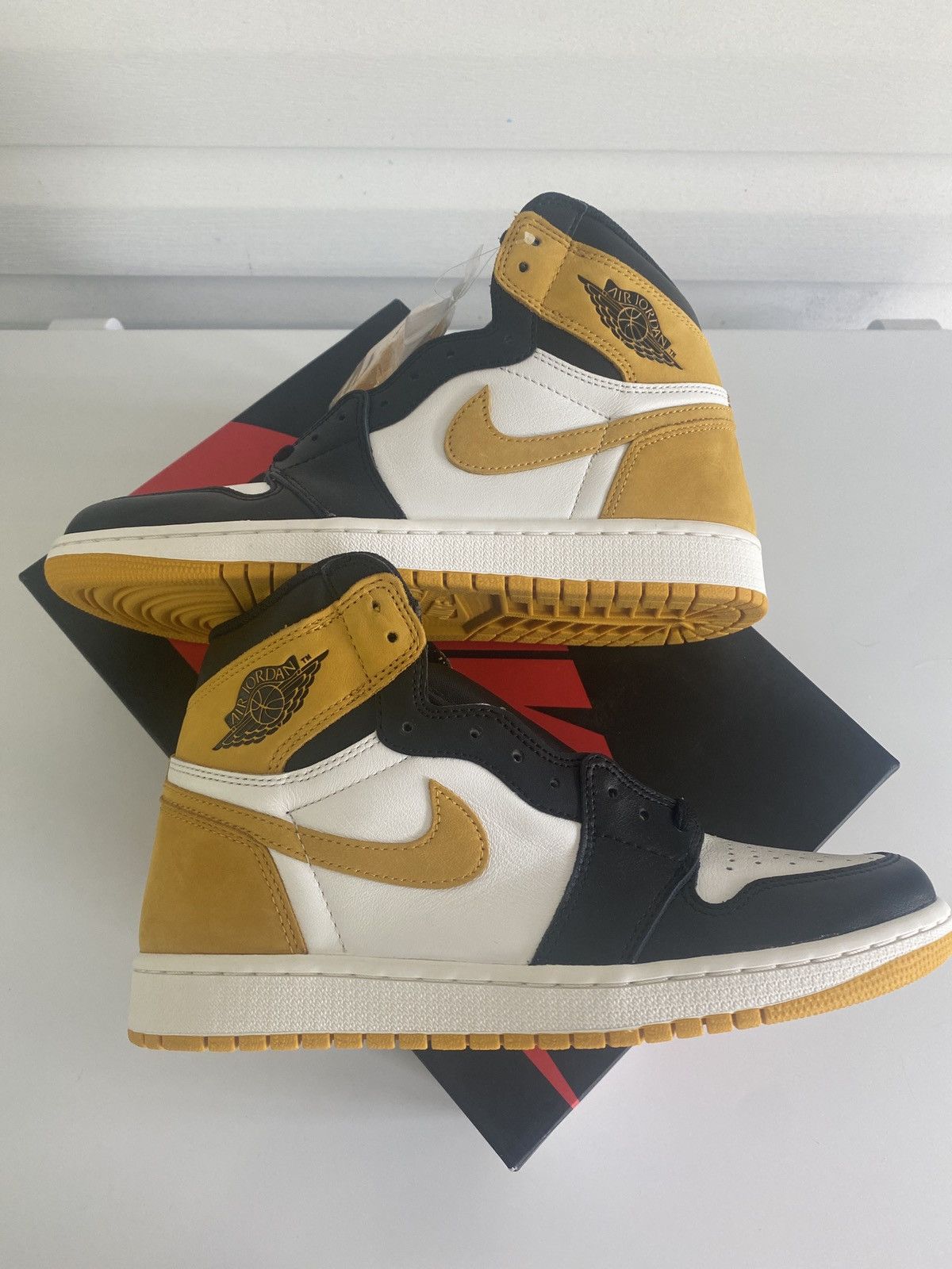 Jordan Brand Air Jordan 1 Retro High OG Yellow Ochre 2018 Size US 9 / EU 42 - 1 Thumbnail