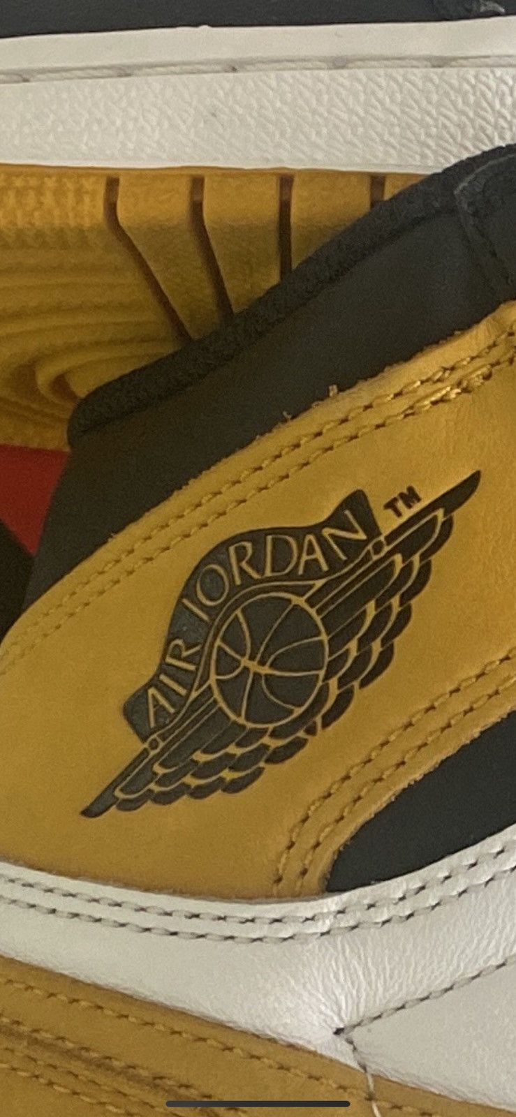 Jordan Brand Air Jordan 1 Retro High OG Yellow Ochre 2018 Size US 9 / EU 42 - 8 Thumbnail