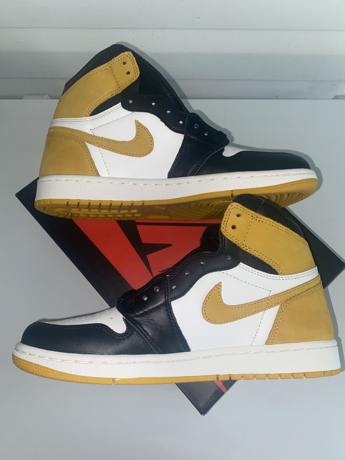 Jordan Brand Air Jordan 1 Retro High OG Yellow Ochre 2018 Size US 9 / EU 42 - 2 Thumbnail