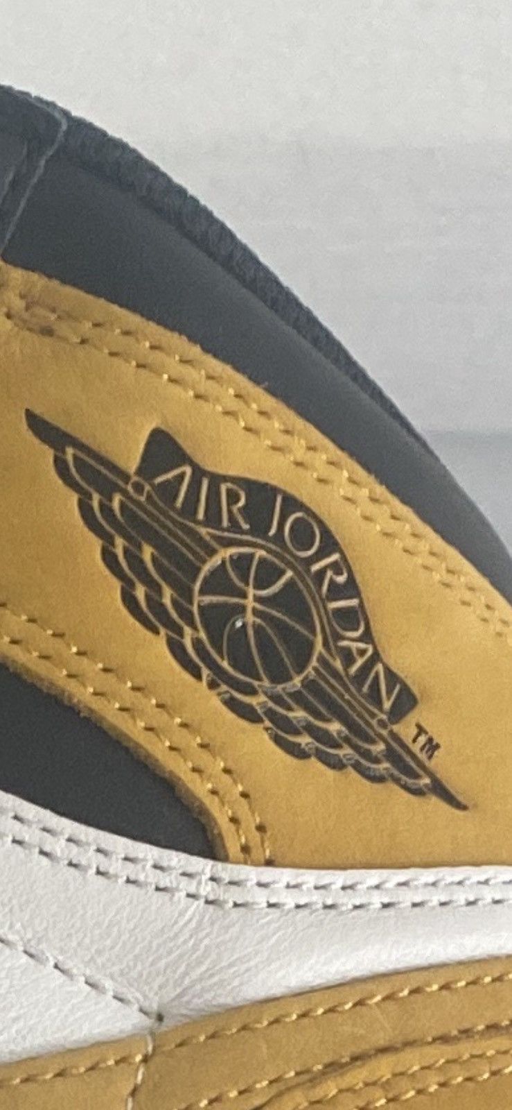 Jordan Brand Air Jordan 1 Retro High OG Yellow Ochre 2018 Size US 9 / EU 42 - 9 Thumbnail