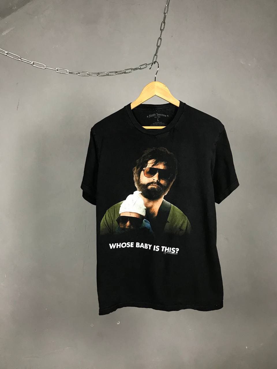 Vintage Who baby is this? 2010 Warner Bros vintage movie tee Size US M / EU 48-50 / 2 - 1 Thumbnail