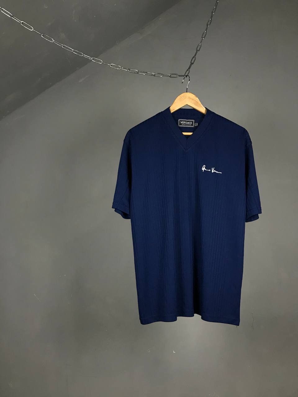 Versace Jeans Couture × Vintage Versace Jeans Couture vintage luxury v neck navy blue tee Size US L / EU 52-54 / 3 - 1 Thumbnail