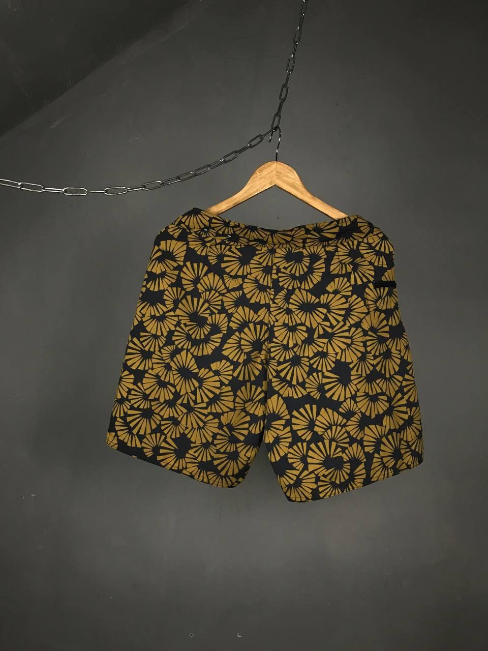 Patagonia Patagonia outdoor overprinted crazy shorts Size US 30 / EU 46 - 7 Thumbnail