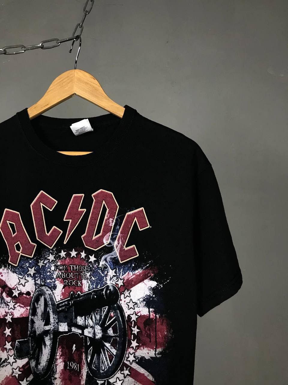 AC/DC × Band Tees AC/DC vintage rock band overprinted tour tee Size US M / EU 48-50 / 2 - 2 Thumbnail