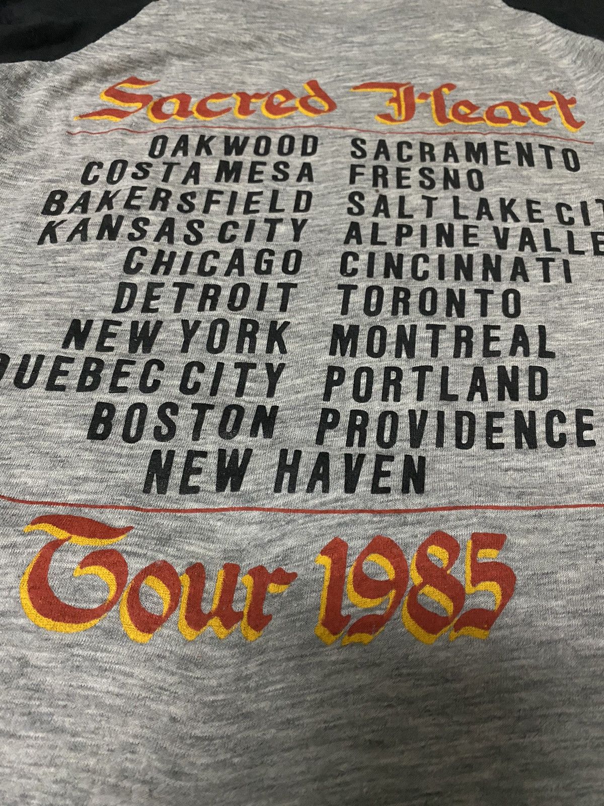 Band Tees VINTAGE 1985 DIO SECRED HEART TOUR Size US M / EU 48-50 / 2 - 7 Thumbnail
