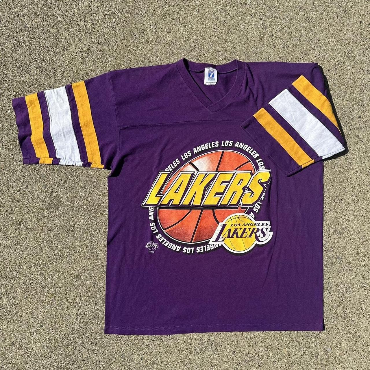 Vintage Los Angeles Lakers T-Shirt Logo 7 NBA Jersey Size M Basketball  Purple