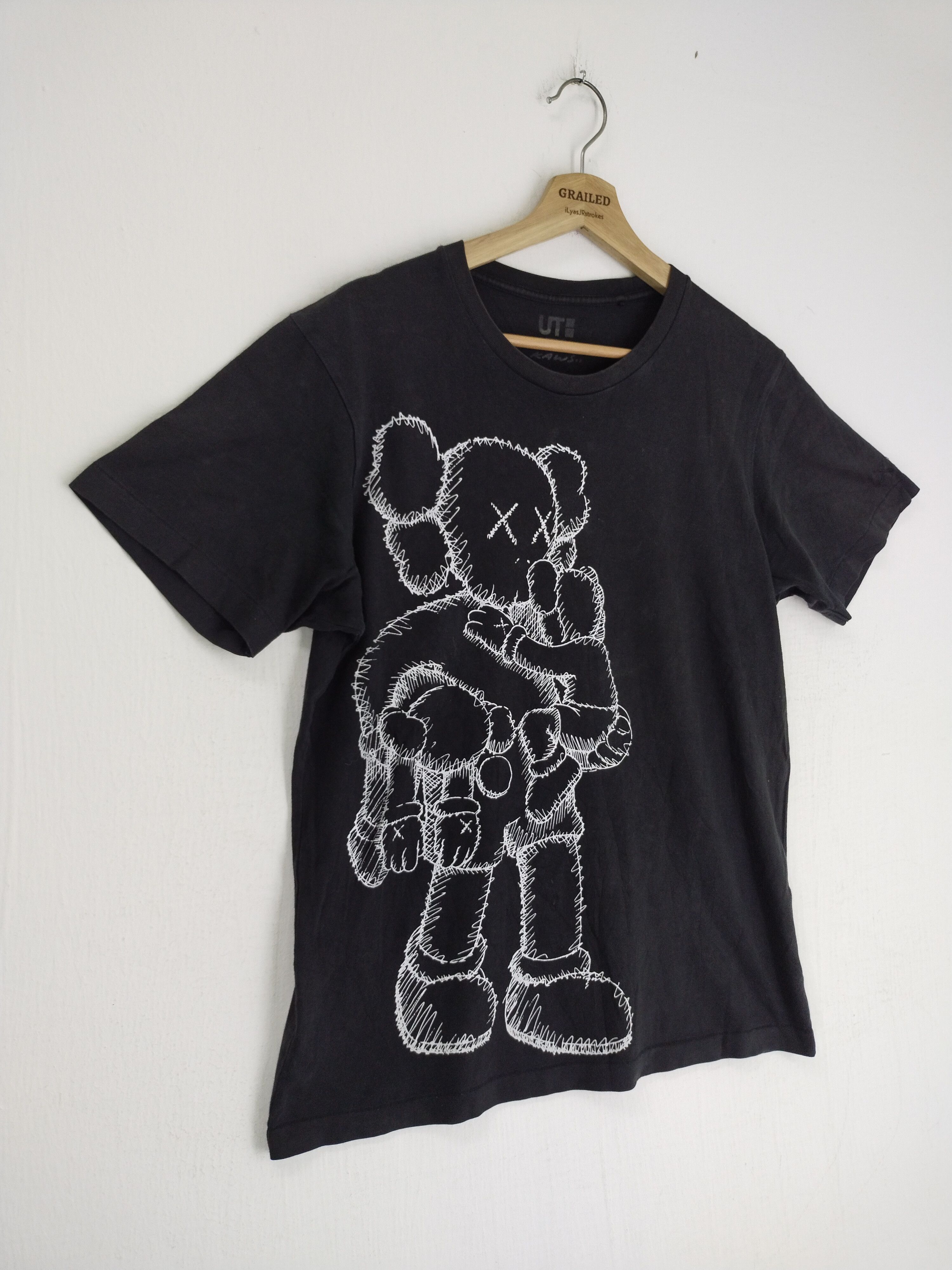 Kaws × Uniqlo UNIQLO X KAWS BIG PRINT SHIRT TEE Size US S / EU 44-46 / 1 - 2 Thumbnail