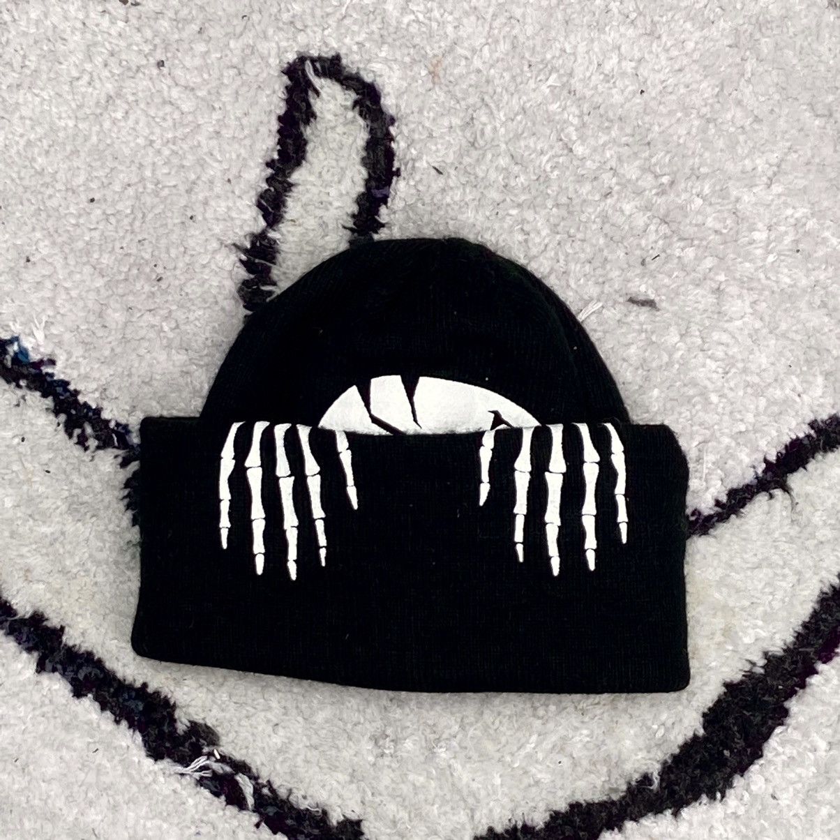 Y2K SKELETON HIDING BEANIE HAT