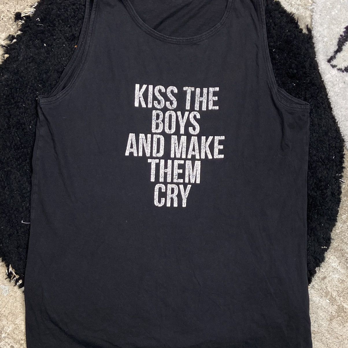 Vintage “KISS THE BOYS AND MAKE THEM CRY” Y2K VINTAGE TANK TOP - 870 Size US M / EU 48-50 / 2 - 2 Thumbnail