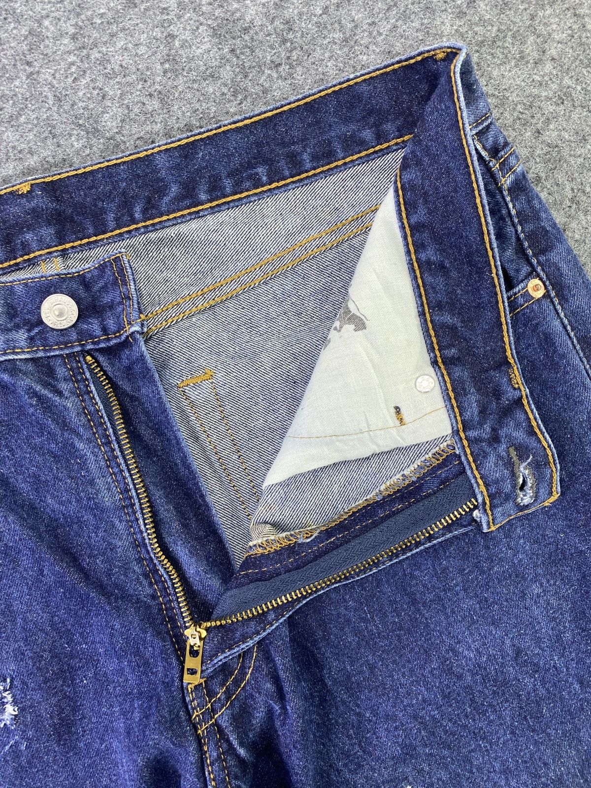 Levi's Vintage Levi's 505 Distress Jeans - J717 Size US 36 / EU 52 - 3 Thumbnail