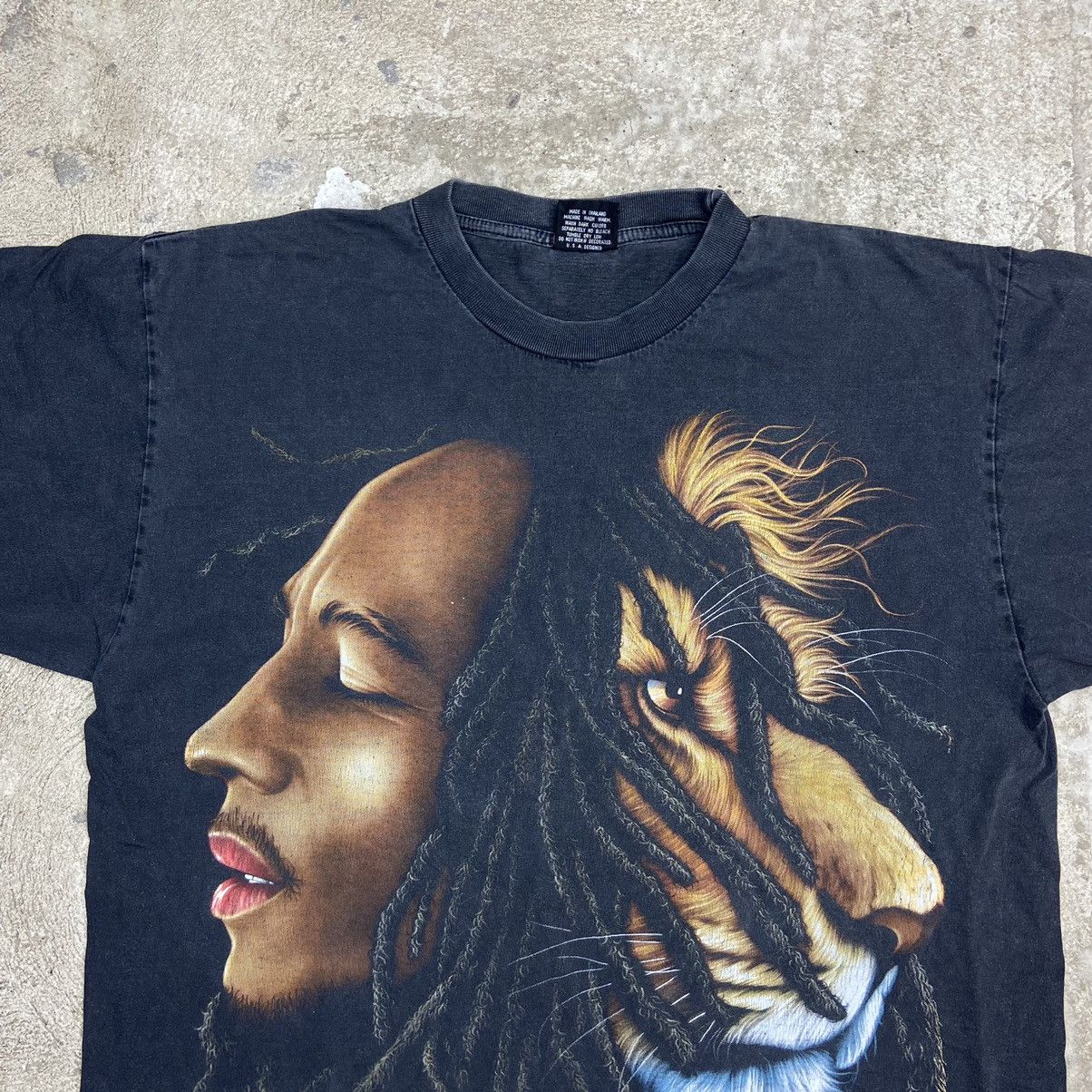 Band Tees × Bob Marley × Vintage 1998 BOB MARLEY LION RARE SINGLE STITCH SUNFADED TEE - № 134 Size US XL / EU 56 / 4 - 4 Thumbnail