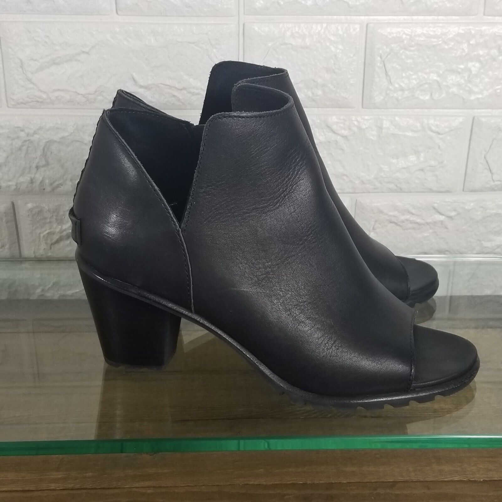 sorel nadia ankle bootie