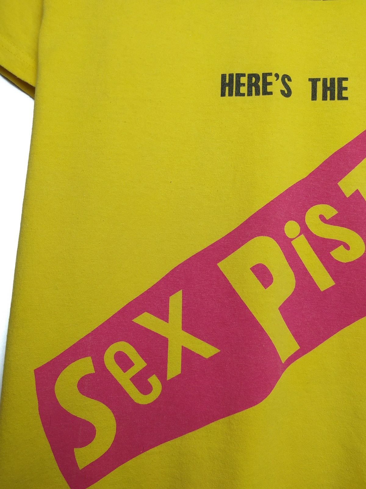 Band Tees Vintage Sex Pistols Nevermind The Bollocks T-shirt Size US L / EU 52-54 / 3 - 5 Thumbnail