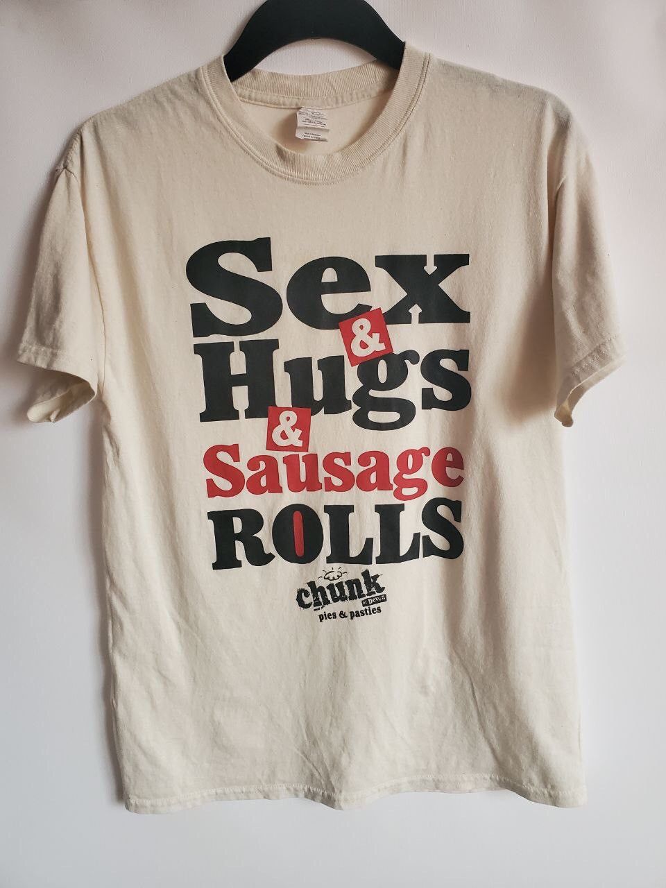 Gildan Vintage Gildan Sex&Hugs&Sausage Rolls Rare T-Shirt Size M Size US M / EU 48-50 / 2 - 1 Thumbnail