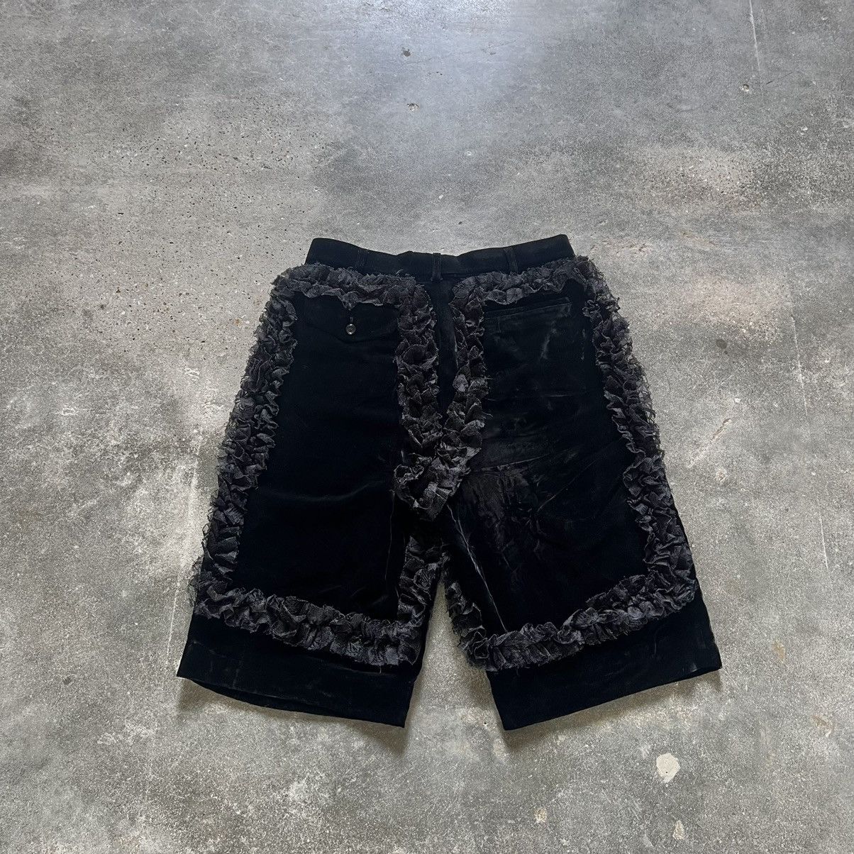 Comme des Garcons COMME des GARCONS 2015 lace ruffle embellished velor short Size US 31 - 1 Thumbnail