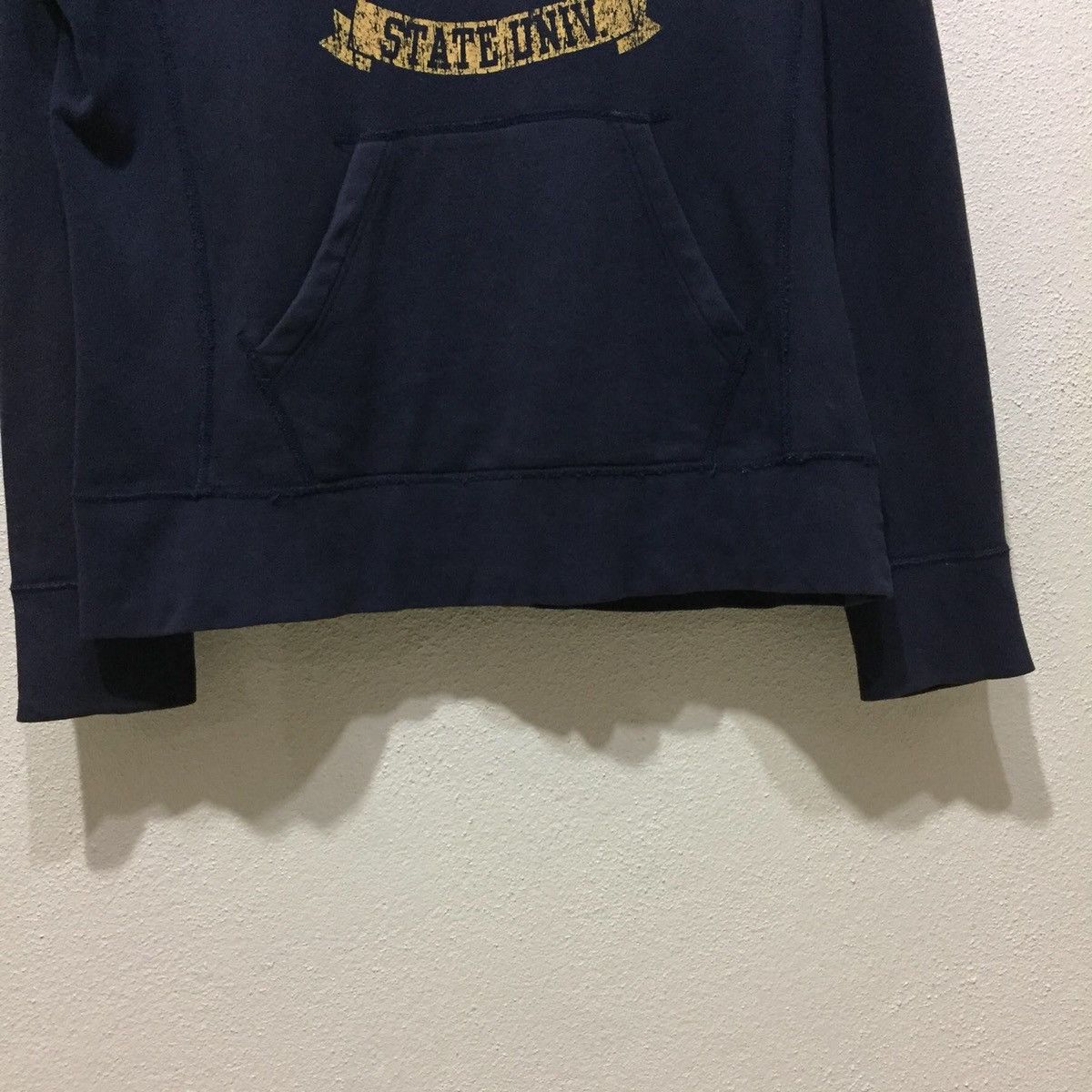 Uniqlo UNIQLO Hoodie Sweatshirt size L Size US L / EU 52-54 / 3 - 4 Thumbnail