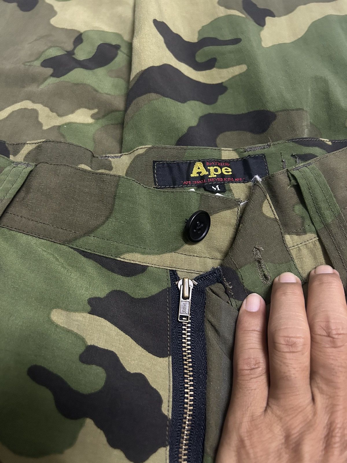 Bape OG Vintage 90s A Bathing Ape Woodland Camo Cargo Pants Size US 30 / EU 46 - 13 Thumbnail