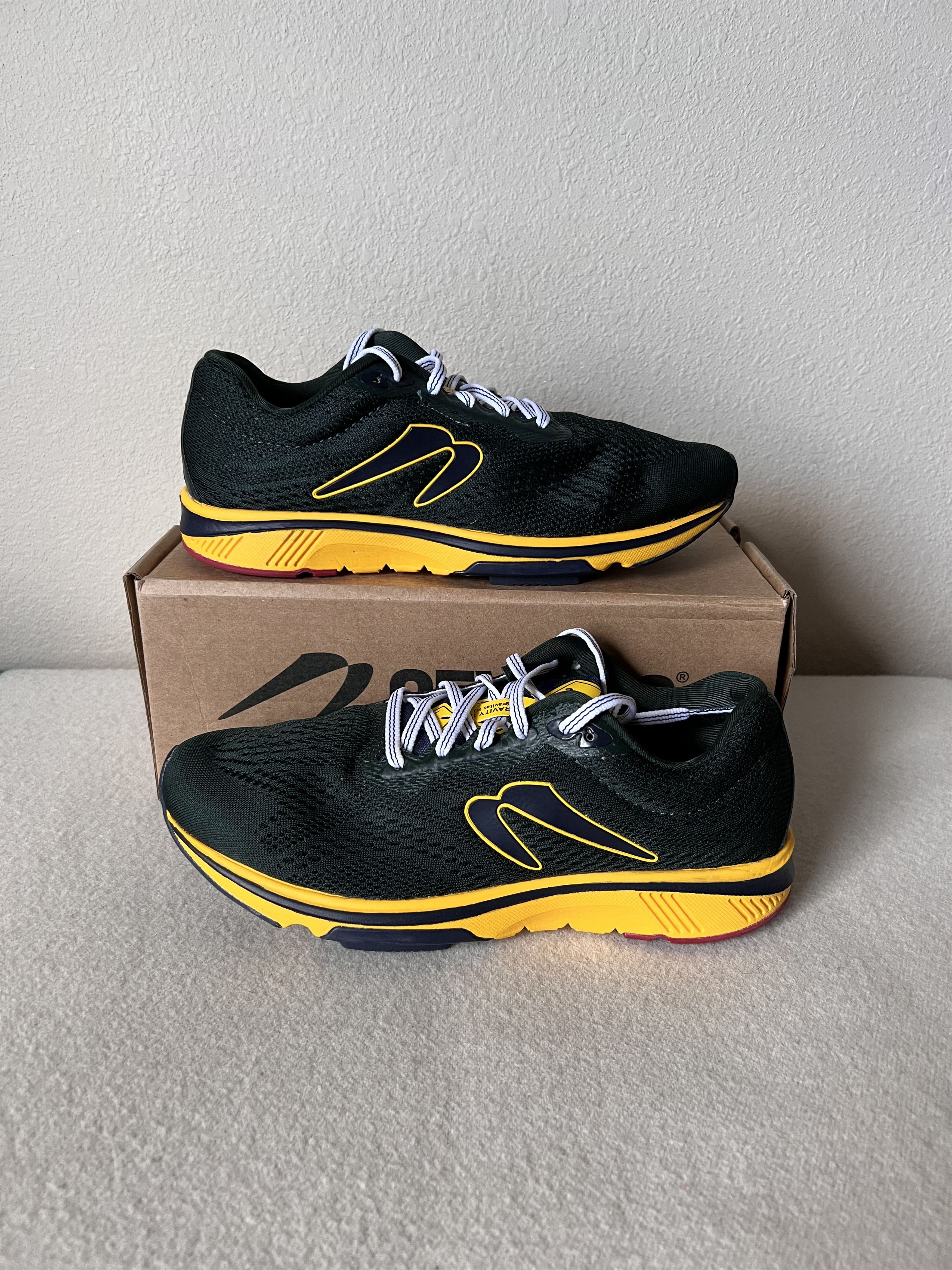 J.Crew J. Crew Newton Gravity 11 Running Sneakers in Green Size US 8.5 / EU 41-42 - 2 Thumbnail