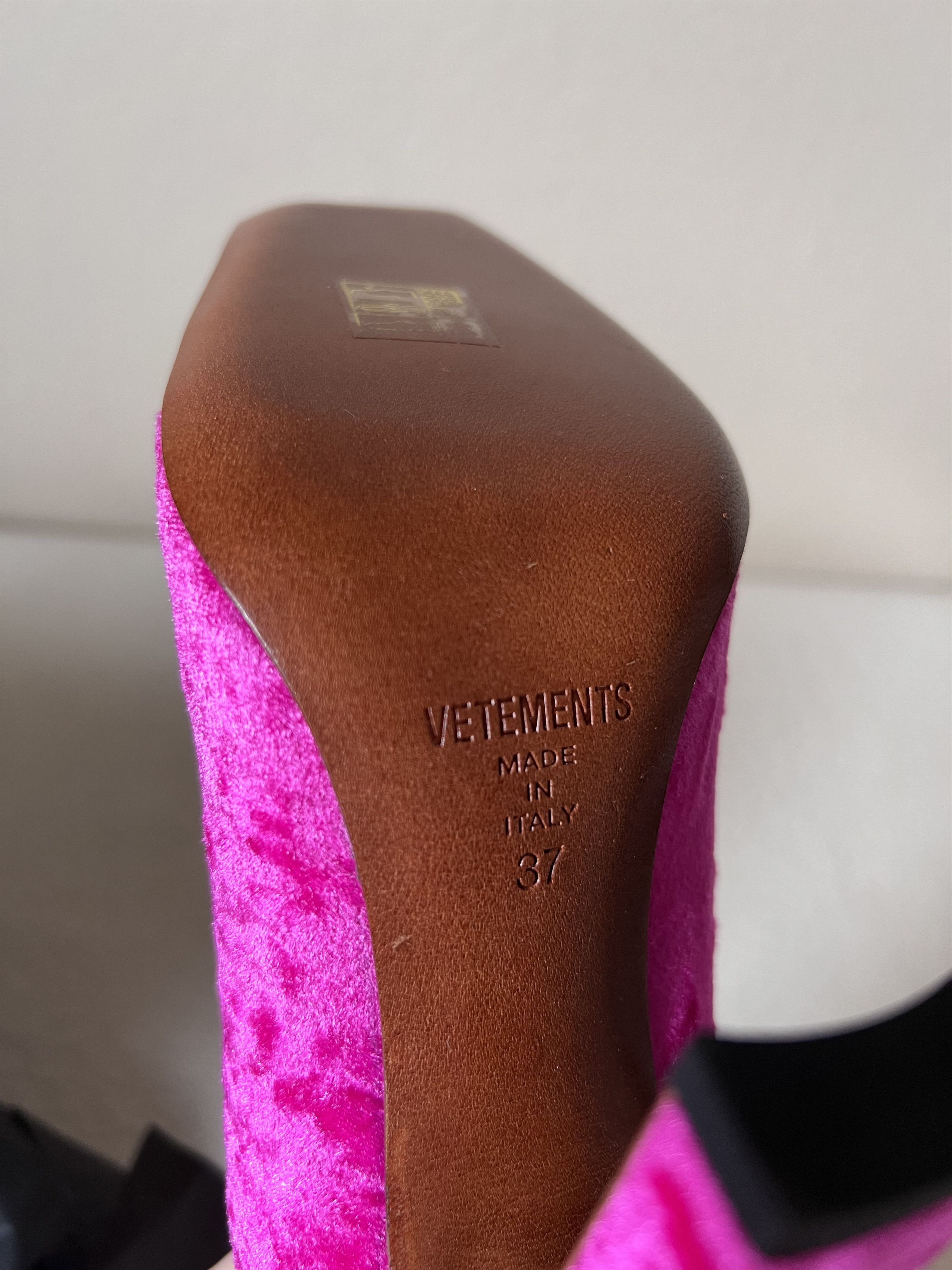 Vetements Vetements Velvet Boomerang Sock Ankle Boots in Pink Size US 7 / IT 37 - 9 Thumbnail
