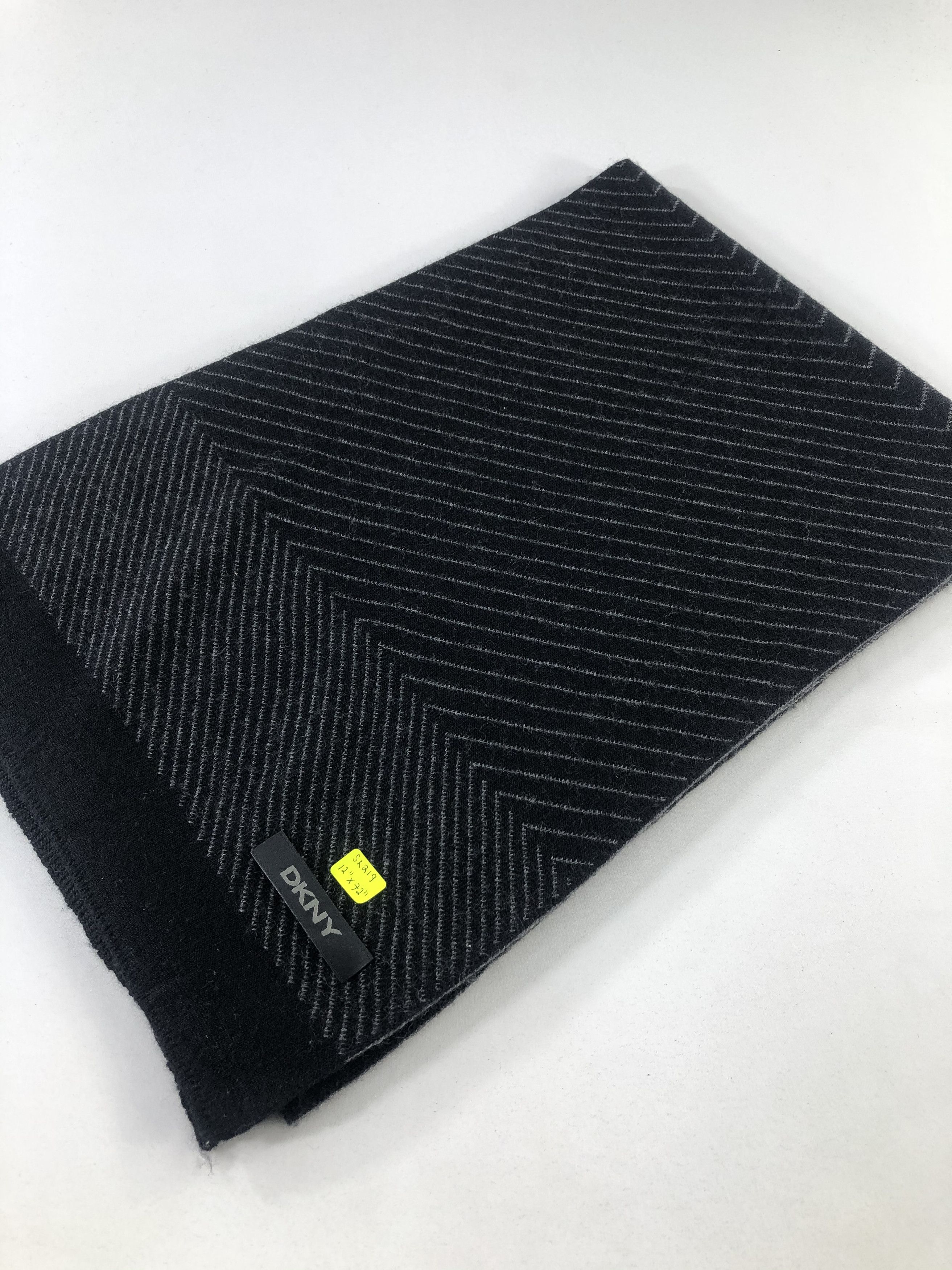 DKNY DKNY Scarf / Muffler / Neckwear Size ONE SIZE - 5 Thumbnail