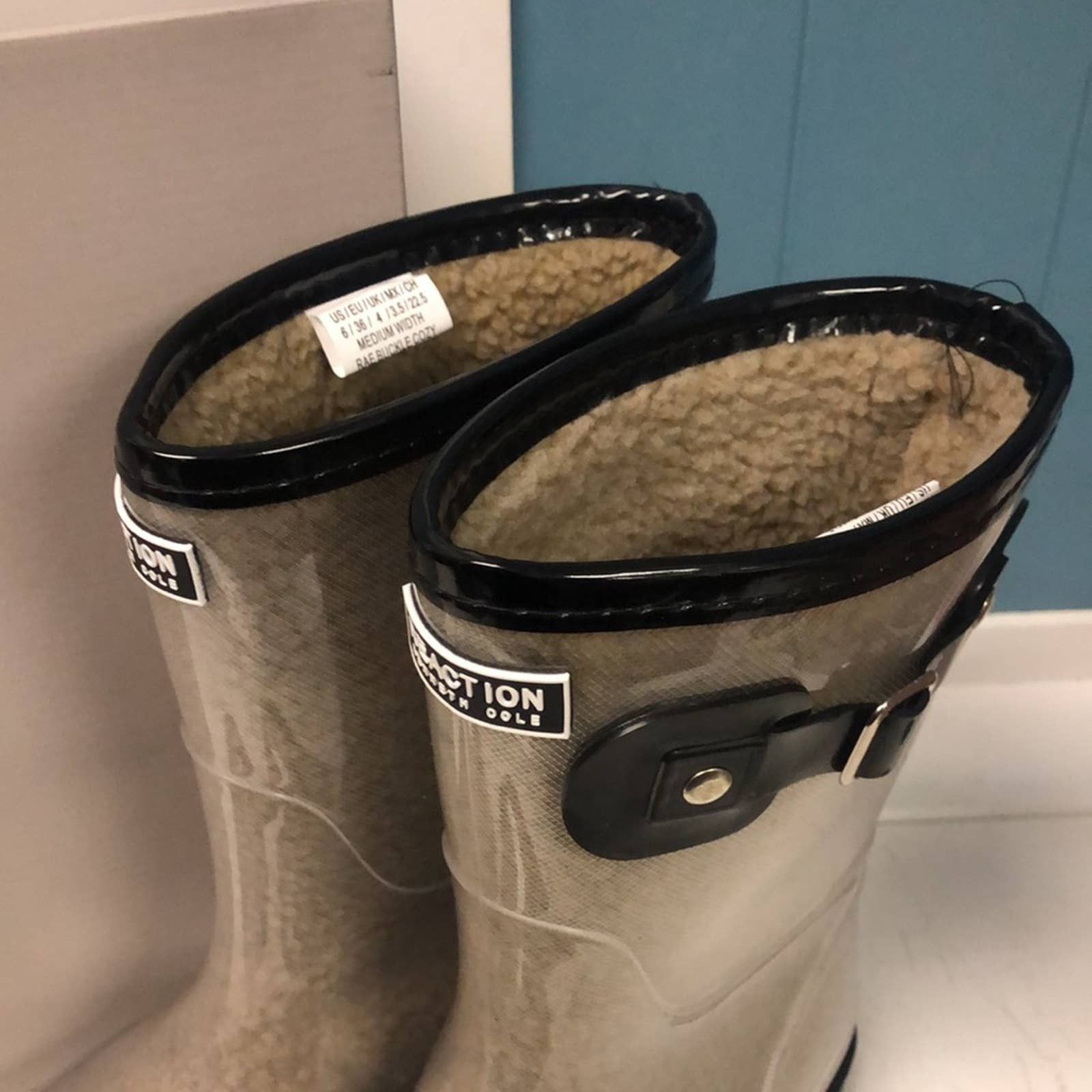Kenneth Cole Reaction RAE Women's 6 Rain Buckle Cozy Boot