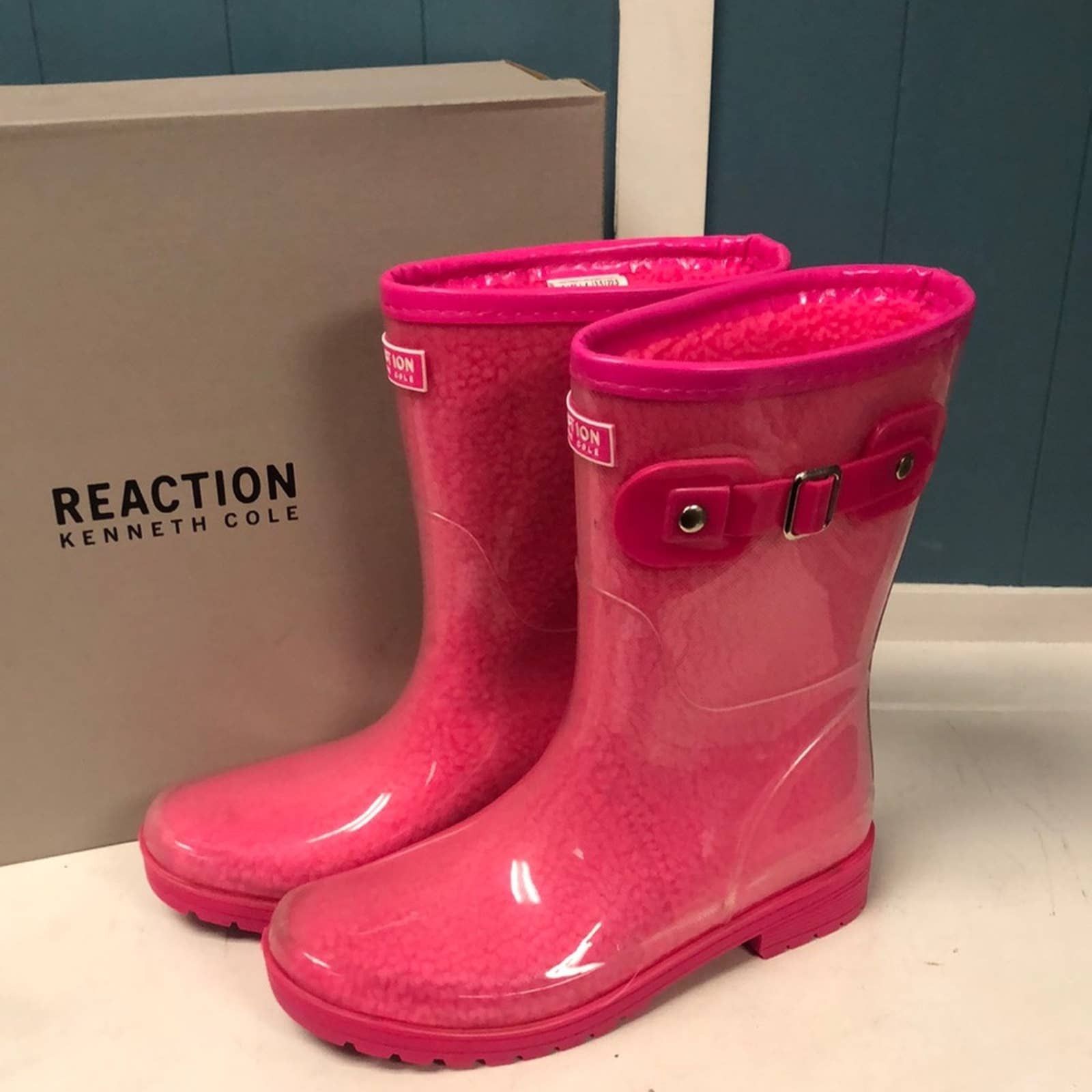 Kenneth Cole Reaction RAE Womens 6 Rain Buckle Boot hot pink